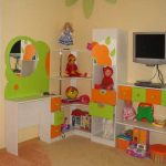 رفوف في الحضانة