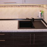 طاولة المطبخ أعلى