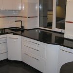 أعلى الجدول عتبة النافذة السوداء