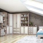 غرفة مراهقة ذات لون فاتح