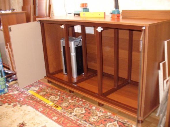 حوض السمك التمثال