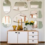 المرايا في الردهة