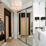 المرايا في خزانة الملابس