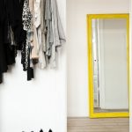 مرآة في الردهة الداخلية