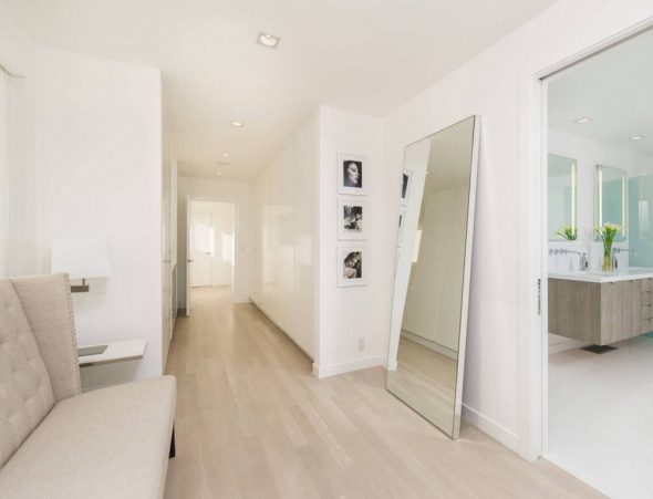 قاعة مع مرآة