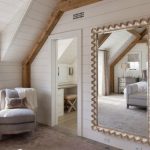 المرآة في غرفة النوم مستطيلة