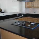 طاولة سوداء