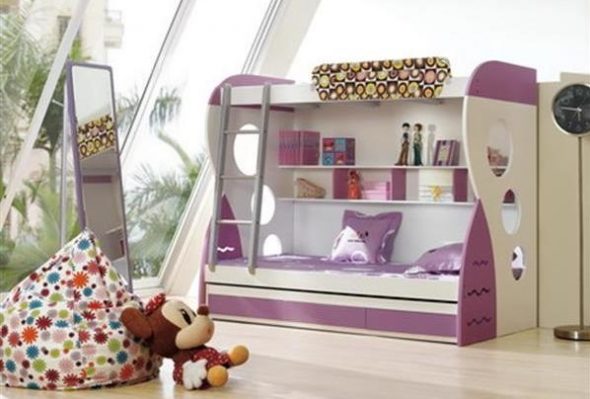 سرير أبيض أرجواني للبنات