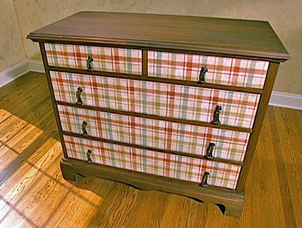 Decoupage من أثاث البلد