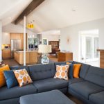 eurobook أريكة رمادية في المناطق الداخلية