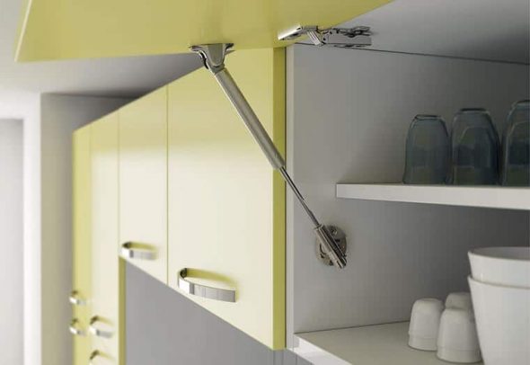 الباب ، حلقة مع أقرب