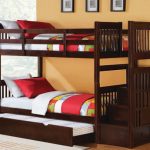 سرير مرتفع الصلبة