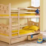 سرير بطابقين من كتلة شجرة (شجرة طبيعية)