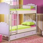 سرير بطابقين الصورة