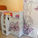 سرير بطابقين مع نمط