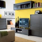 مضمد في غرفة المعيشة