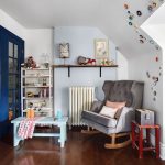 كرسي هزاز في الغرفة