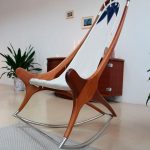 كرسي هزاز خشبي