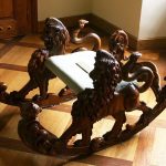 كرسي هزاز منحوت