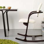 كرسي هزاز في الداخل