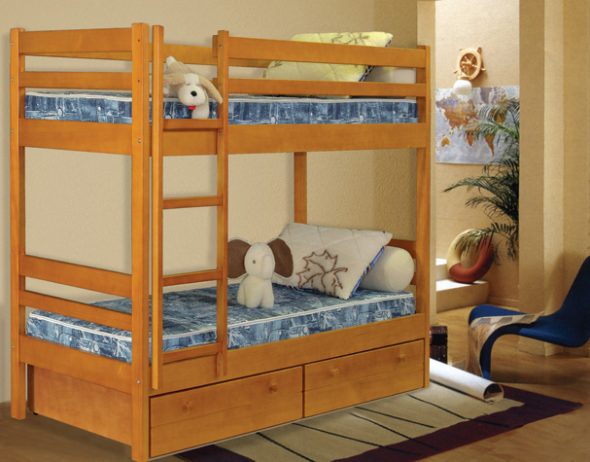 Krovat derevjannaja detskaja dvuhjetazhnaj