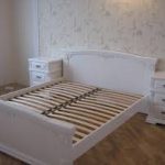 سرير من كتلة شجرة طبيعية