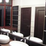 إطار المرآة المتضخم