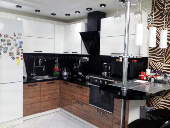 مطابخ مع شريط