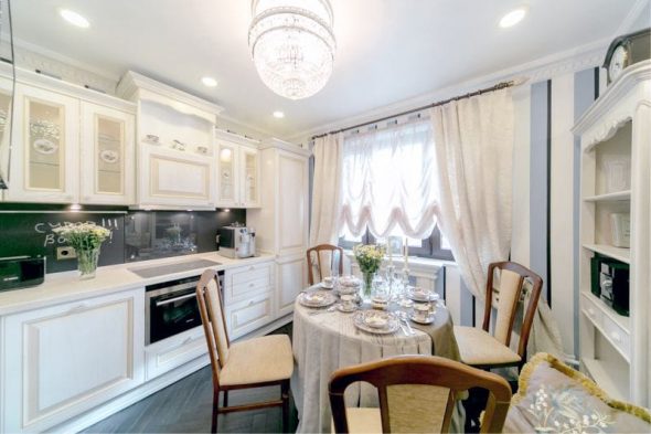 مساحة المطبخ 10.2 متر مربع. م