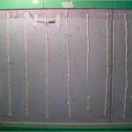 التثبيت بين البلاط في الحمام