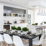 تصميم المطبخ في الصورة البيضاء