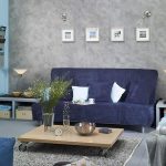 يتميز باللون الأزرق في الداخل