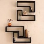 رفوف في الداخل