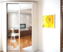 مرآة خزانة مع نمط