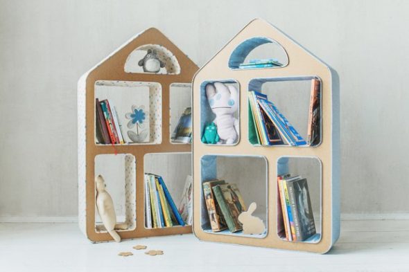 الرف مصنوع من الورق المقوى الخلوي.