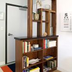 رف في الردهة