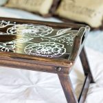 طاولة الإفطار في غرفة النوم