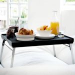 طاولة الإفطار مع مقابض