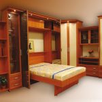 وبالتالي ، خلال استقبال الضيوف ، لن تكون الأسرة في القاعة على الإطلاق.