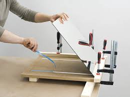 يجب لصقها مرآة سميكة فقط من قبل المتخصصين.