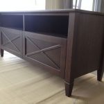 حجر الرصيف للتلفزيون من شجرة طبيعية