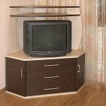 ركن التلفزيون الوقوف