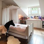 غرفة مريحة للفتيات في سن ما قبل المدرسة