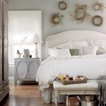 في الفرقة مع الأثاث الخشبي الأنيق