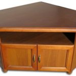 في الزاوية تحت التلفزيون