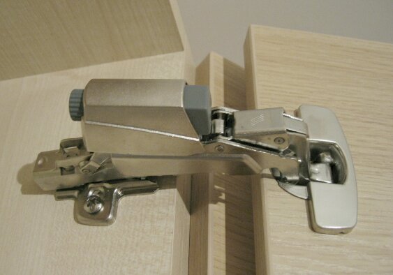 سؤال حول مفصلات الأثاث