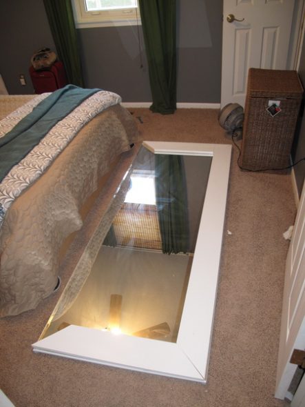 استبدال المرآة في خزانة