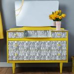 الصدر الأصفر ، وتحديثها مع خلفية