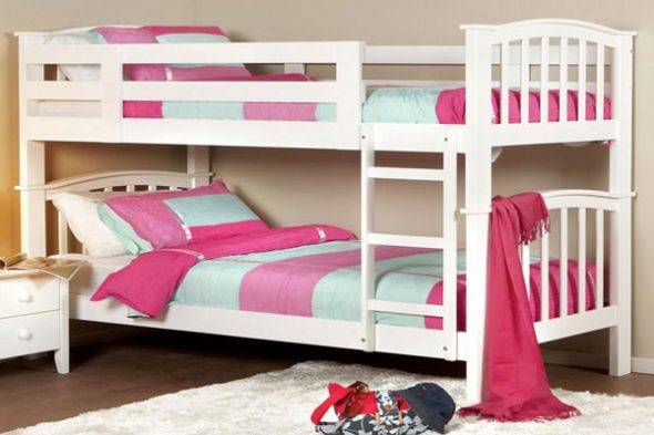 سرير بطابقين أبيض