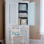 خزانة بيضاء